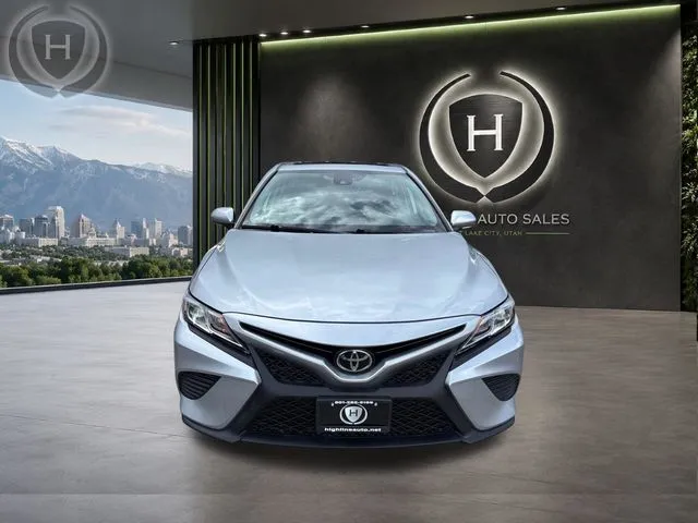 Toyota Camry photo 2