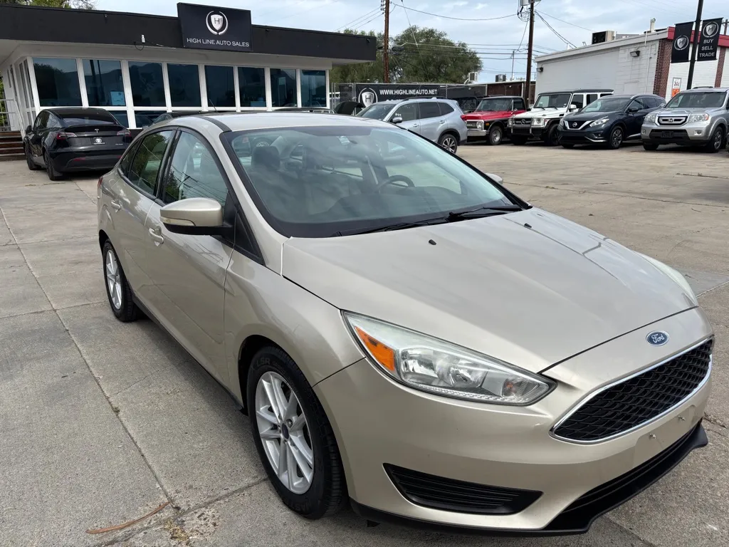 2017 Ford Focus Sedan SE's photo