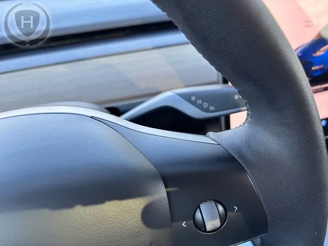 Tesla Model Y photo 30