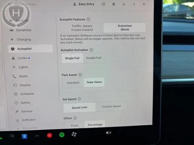 Tesla Model Y photo 35