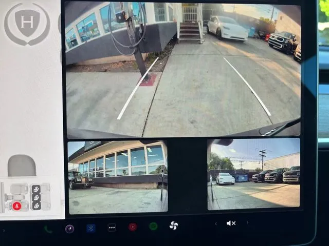 Tesla Model Y photo 37