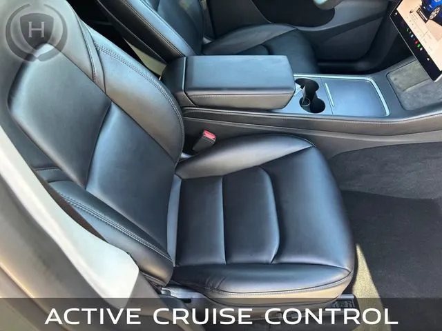 Tesla Model Y photo 18