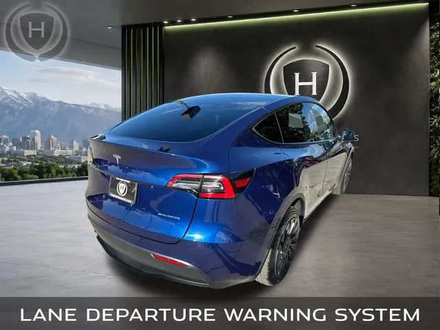 Tesla Model Y photo 13