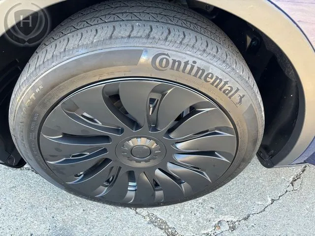 Tesla Model Y photo 48