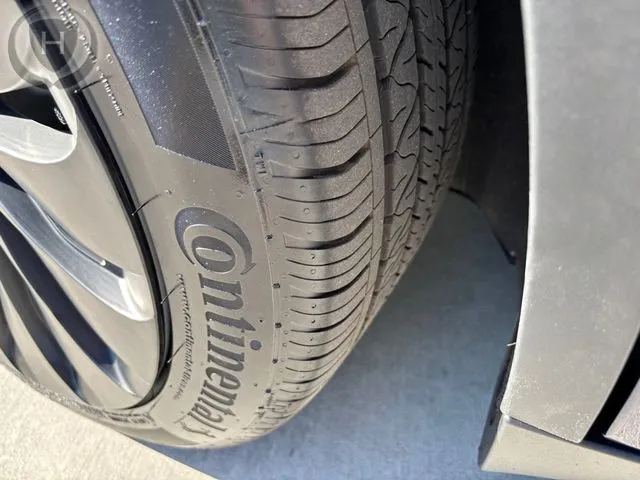 Tesla Model Y photo 42