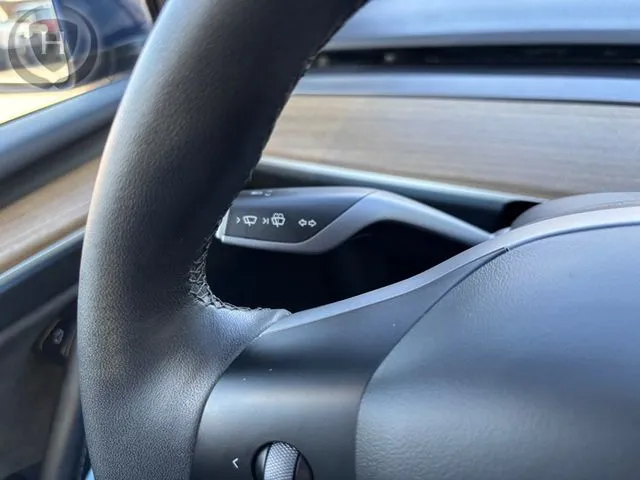 Tesla Model Y photo 31