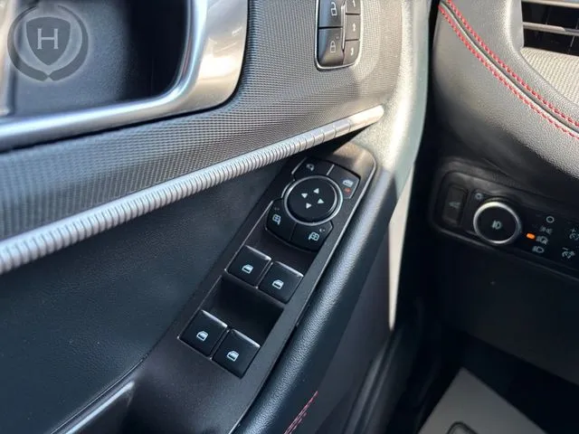 Ford Explorer photo 38