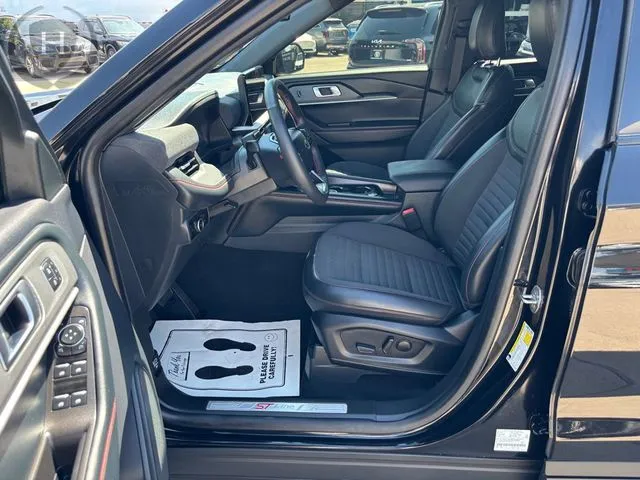 Ford Explorer photo 35
