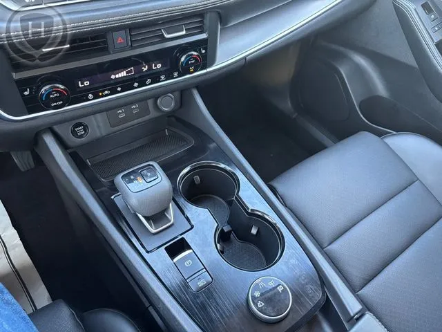 Nissan Rogue photo 36