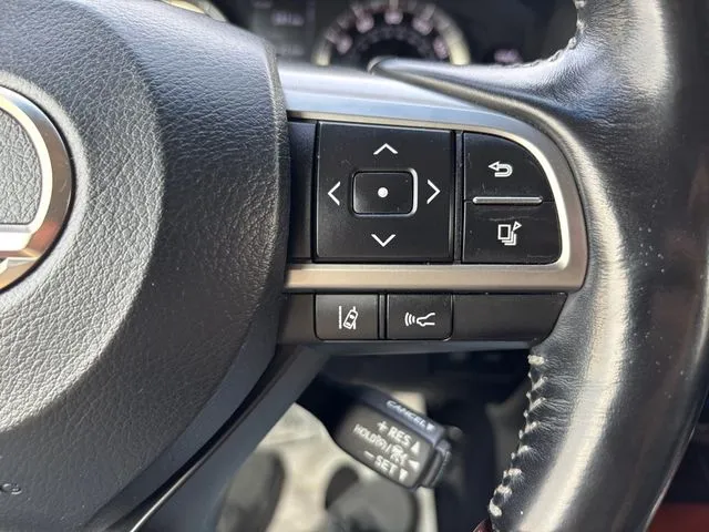 Lexus LX photo 32