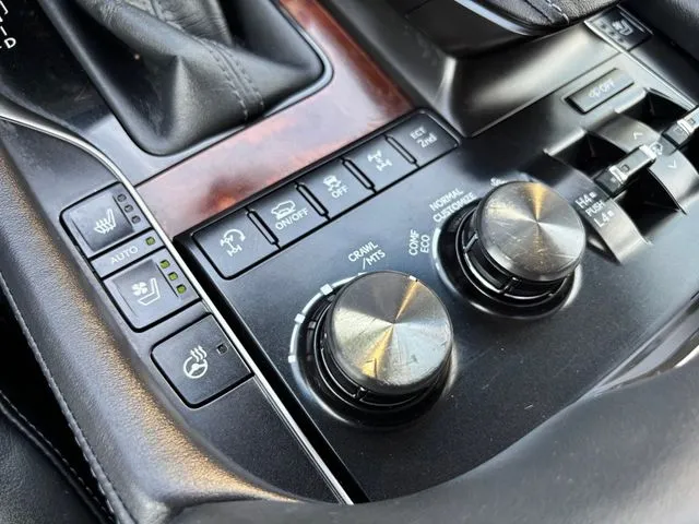 Lexus LX photo 39