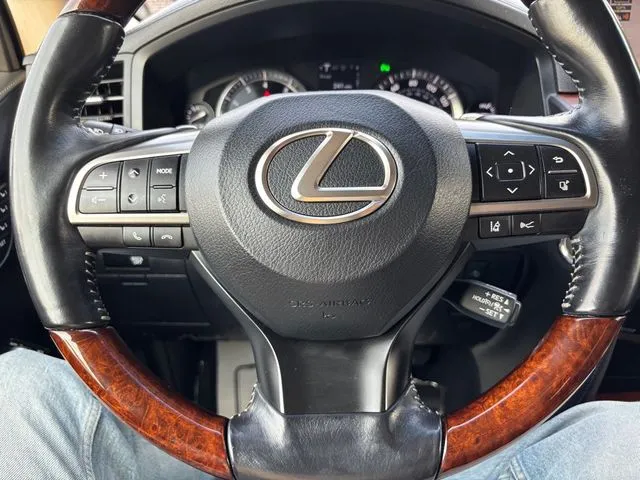 Lexus LX photo 31