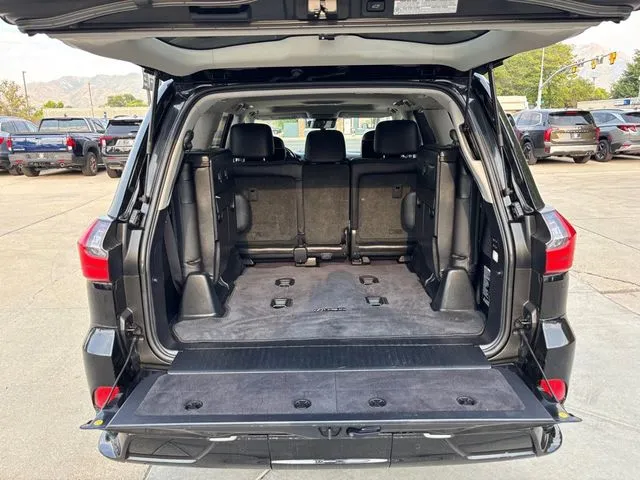 Lexus LX photo 24