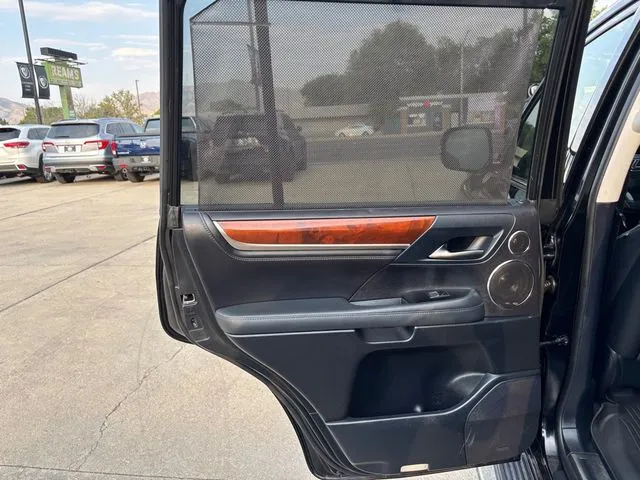 Lexus LX photo 29