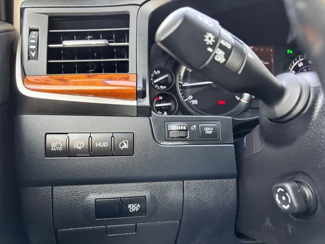 Lexus LX photo 46