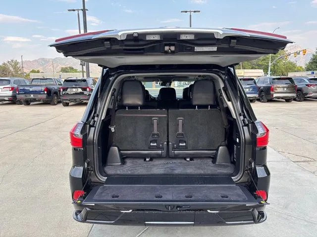 Lexus LX photo 22