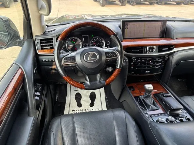 Lexus LX photo 28