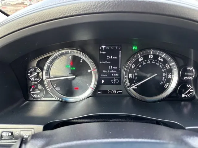 Lexus LX photo 36