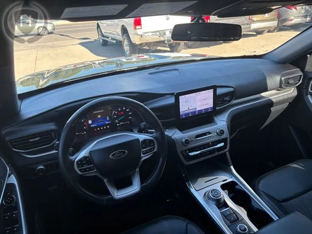 Ford Explorer photo 31