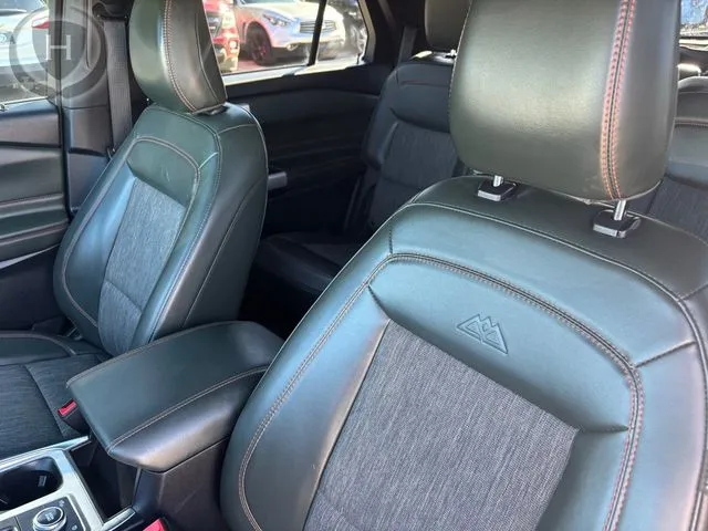 Ford Explorer photo 34
