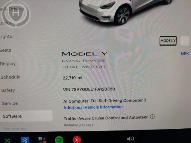 Tesla Model Y photo 30