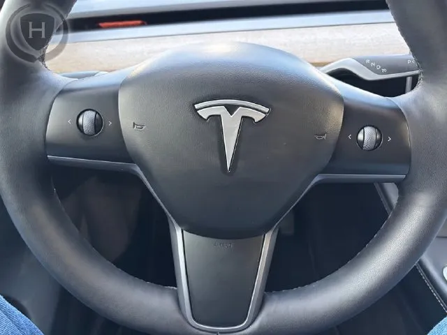 Tesla Model Y photo 23