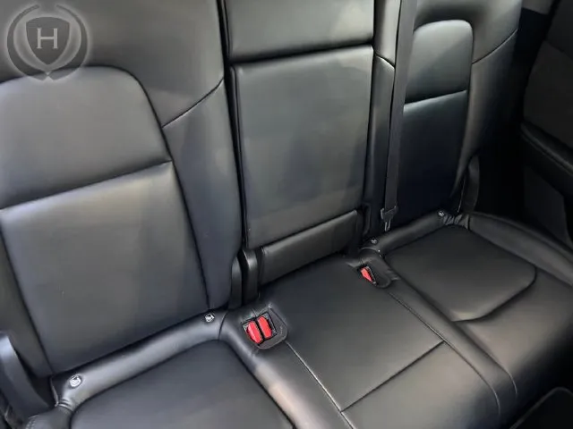 Tesla Model Y photo 18