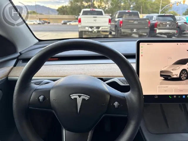 Tesla Model Y photo 22