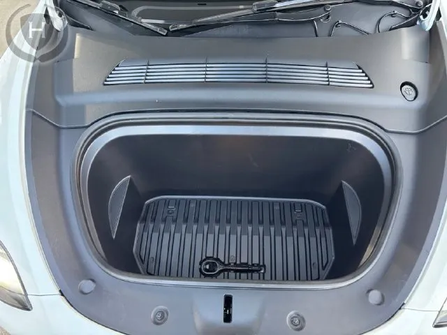 Tesla Model Y photo 40