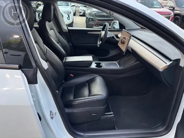 Tesla Model Y photo 12