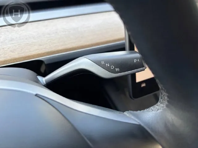 Tesla Model Y photo 26