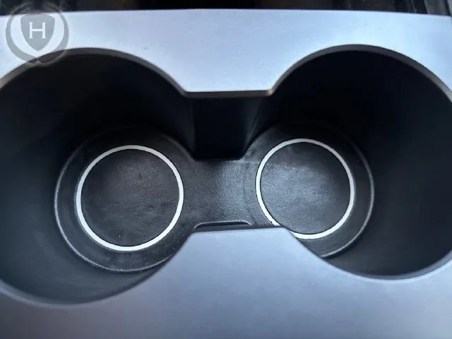 Tesla Model Y photo 37
