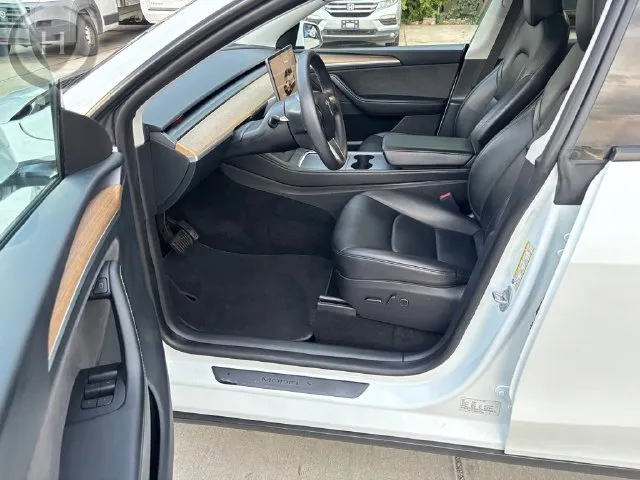 Tesla Model Y photo 21