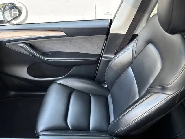 Tesla Model Y photo 33