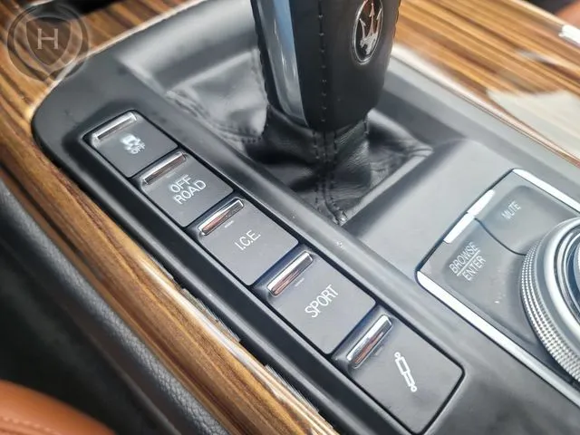 Maserati Levante photo 30