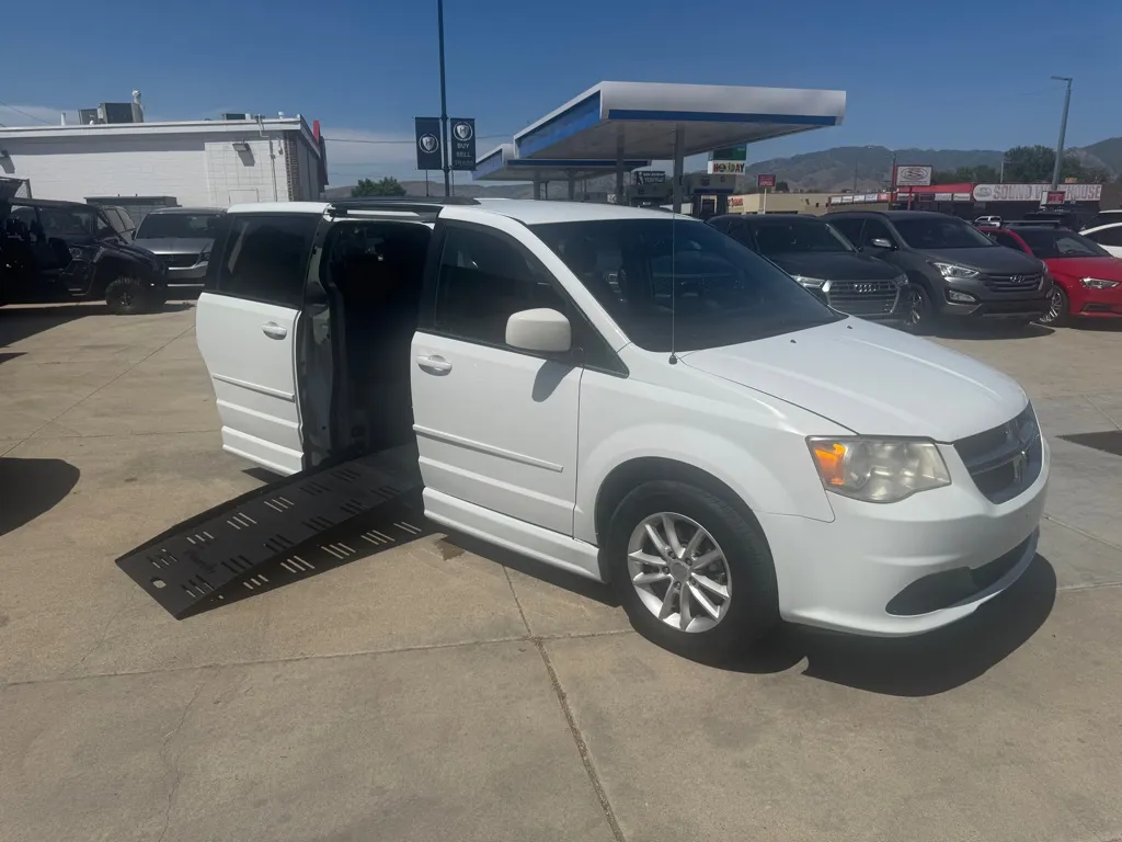 White 2017 DODGE GRAND CARAVAN SXT for sale in Salt Lake City, UT