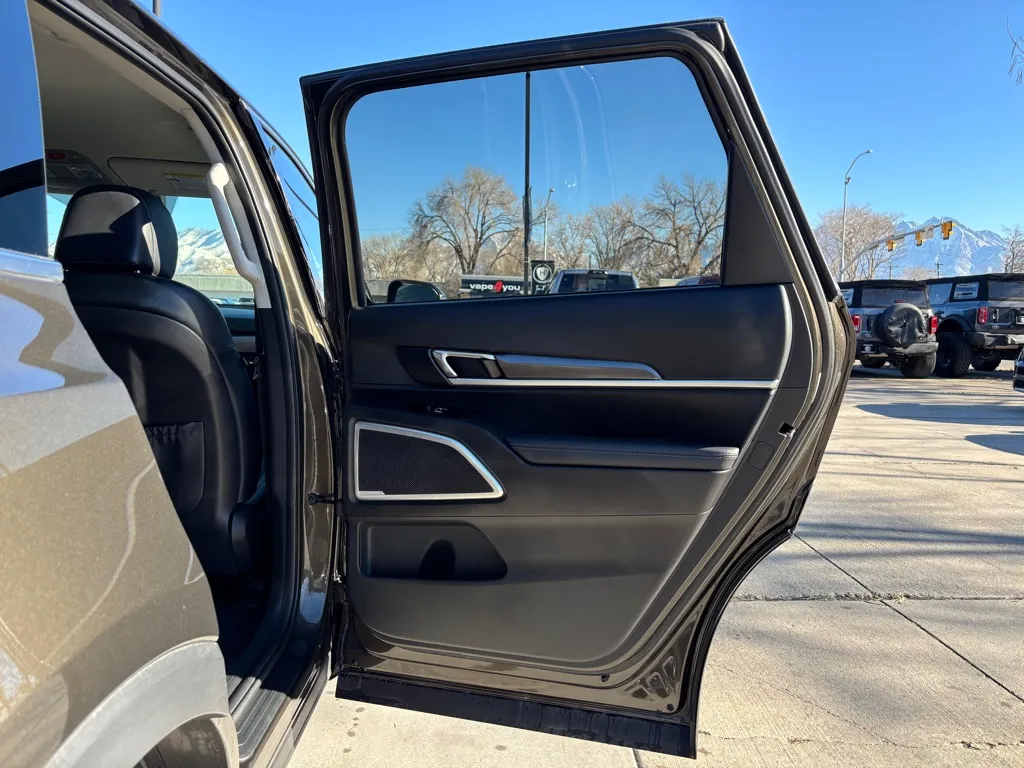 2023 Kia Telluride S - Photo 13