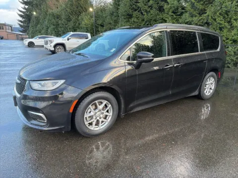Black 2022 Chrysler Pacifica Touring for sale in Puyallup, WA
