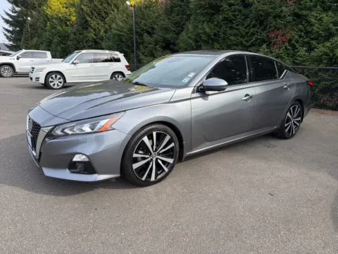 Gray 2020 Nissan Altima 2.0 Platinum for sale in Puyallup, WA