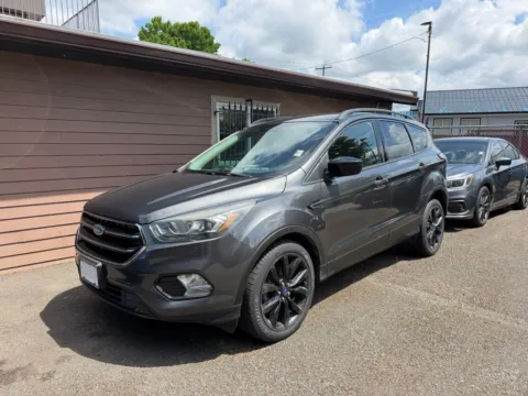Gray 2018 Ford Escape SE for sale in Puyallup, WA