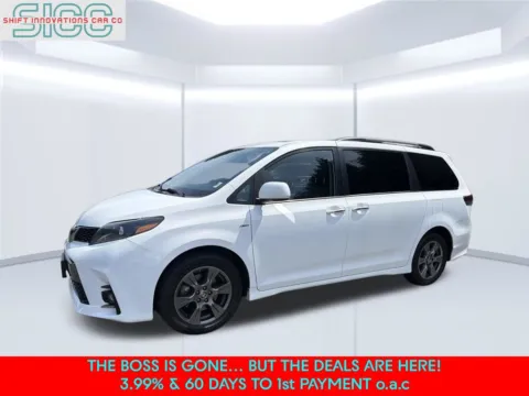 White 2020 Toyota Sienna SE for sale in Puyallup, WA