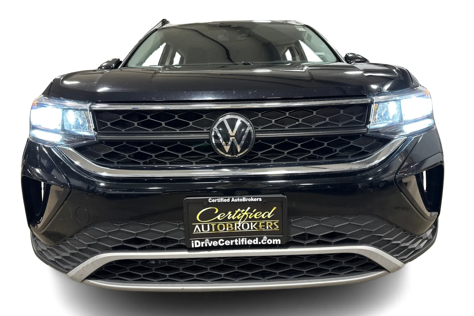 2024 Volkswagen Taos SE photo 3