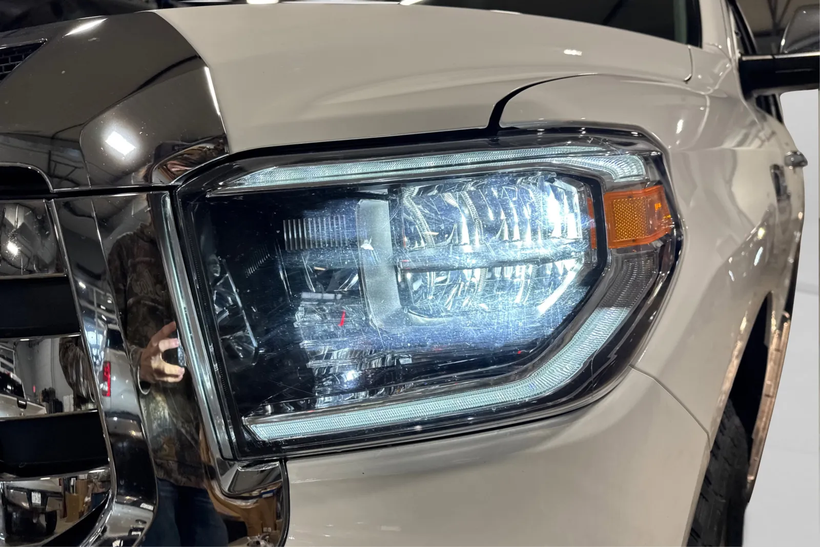 2019 Toyota Tundra Platinum Grade photo 4