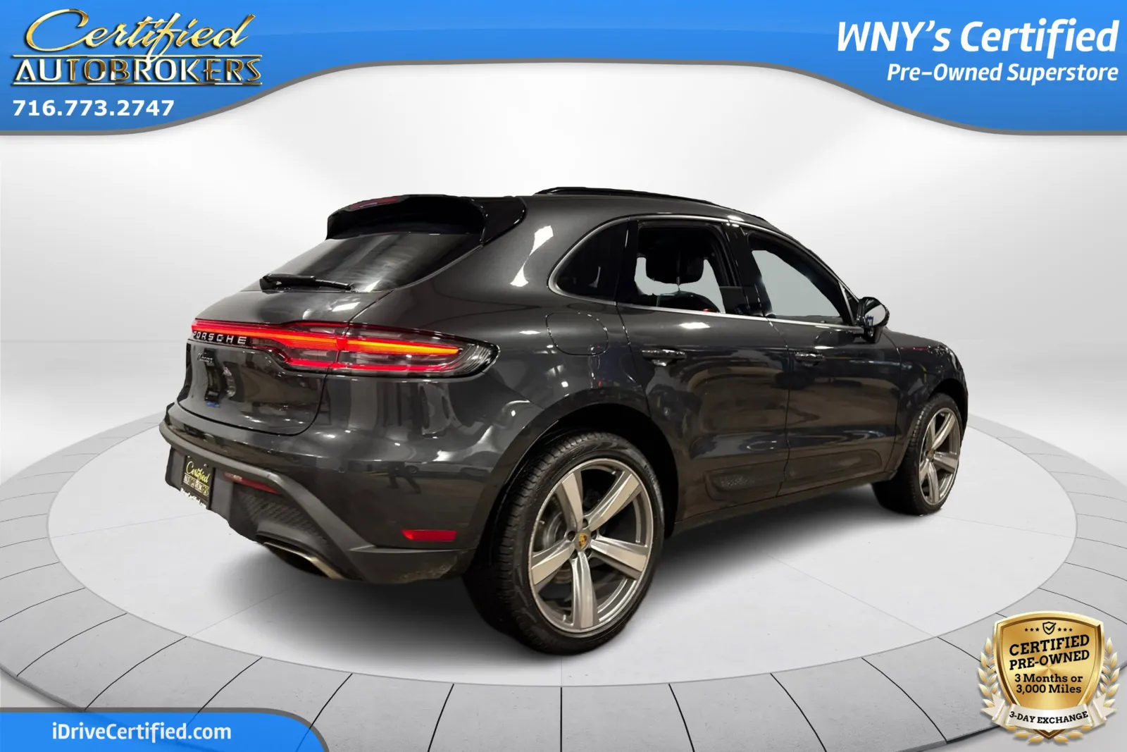 2022 Porsche Macan photo 3