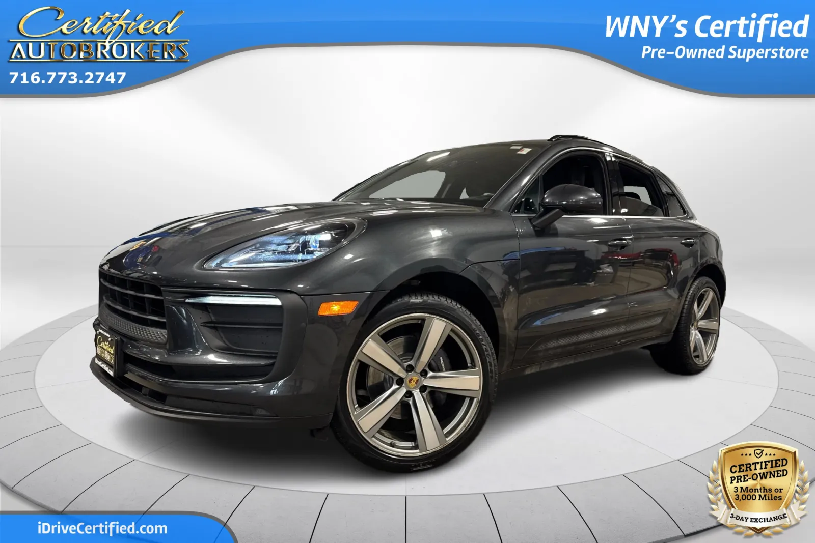 2022 Porsche Macan Base's photo