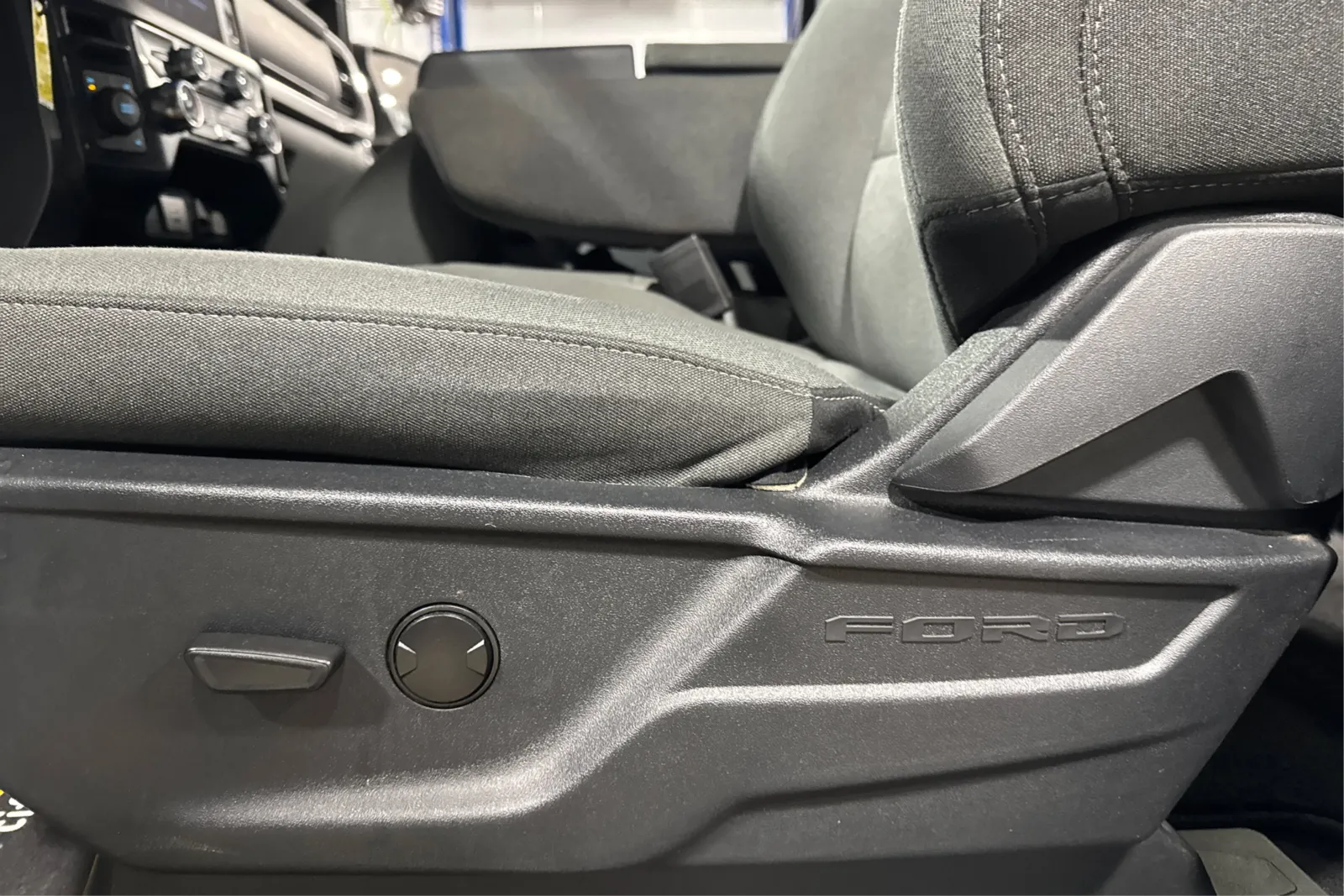 2025 Ford F-150 XLT - Photo 19