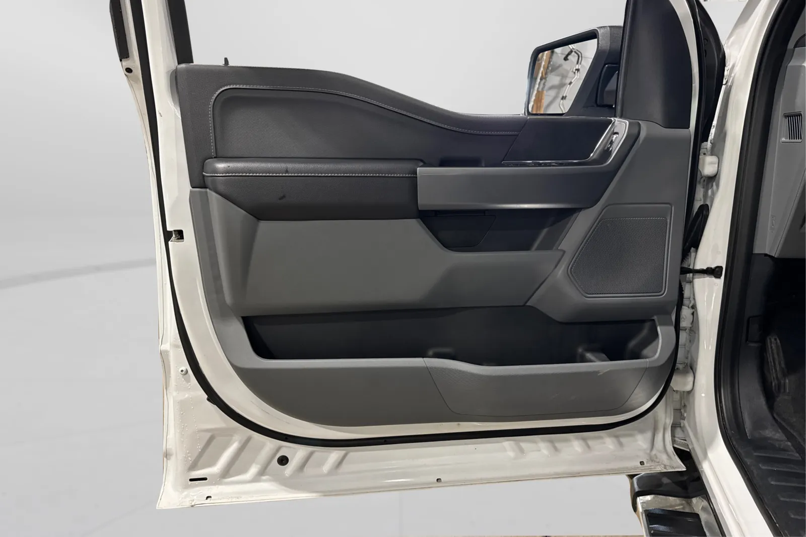 2025 Ford F-150 XLT - Photo 16