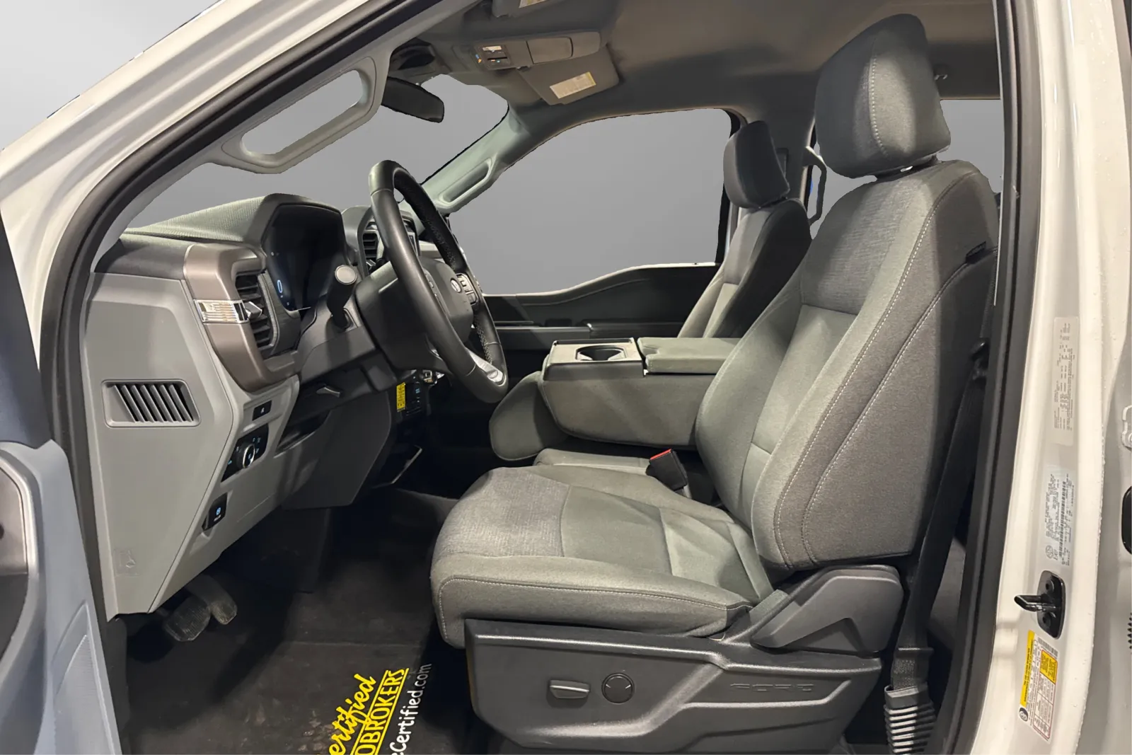 2025 Ford F-150 XLT - Photo 18