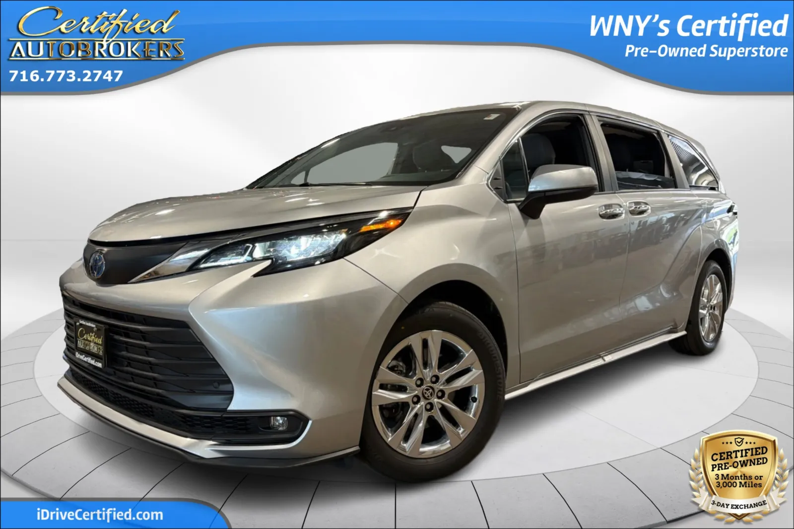 2025 Toyota Sienna XLE 7-Passenger Hybrid AWD's photo