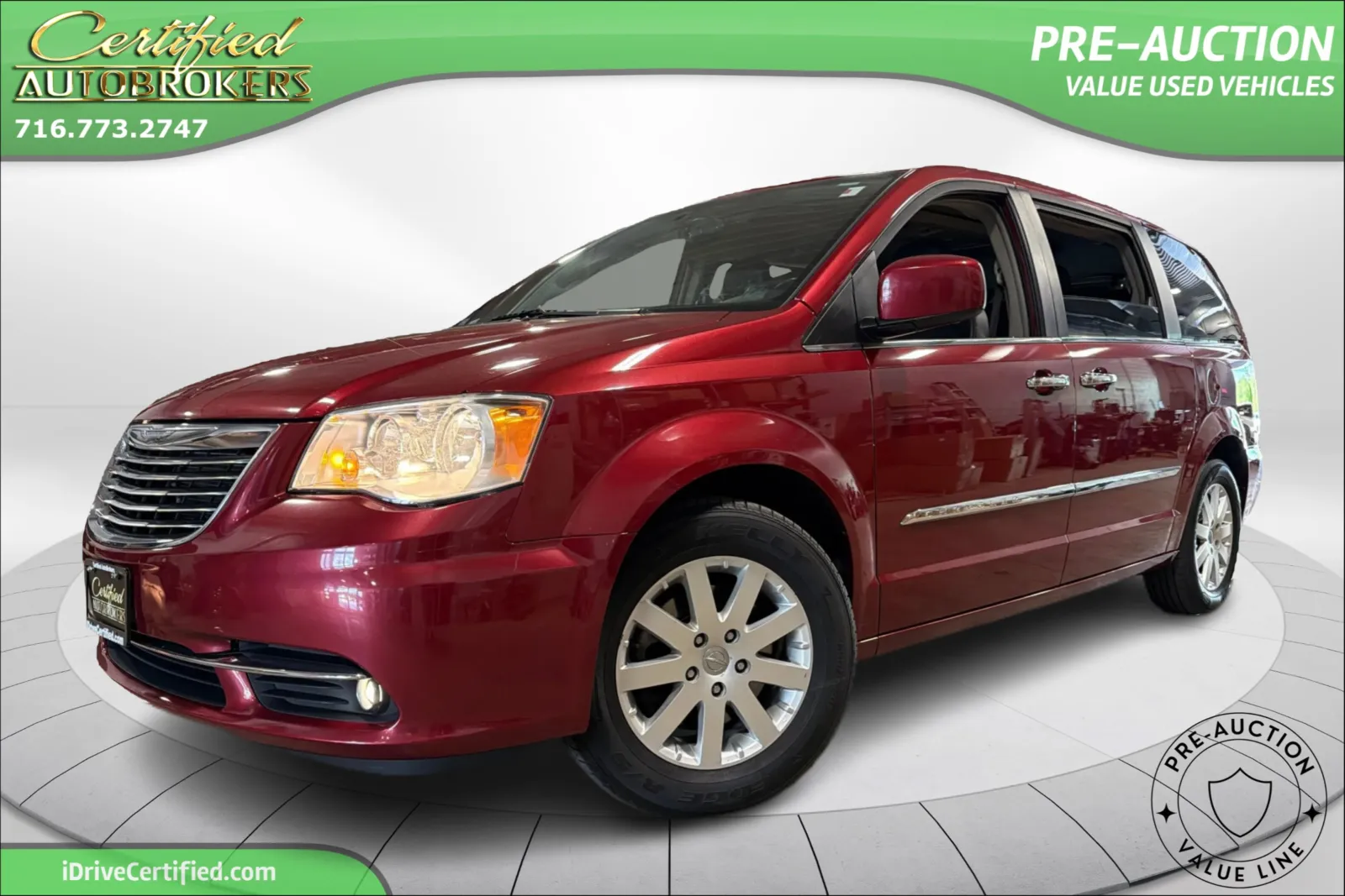 2015 Chrysler Town & Country Touring's photo